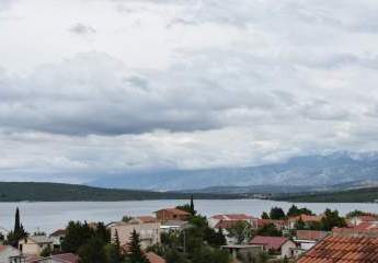 Mehrfamilienhaus mit separaten Wohnungen mit Meerblick in der Region Zadar