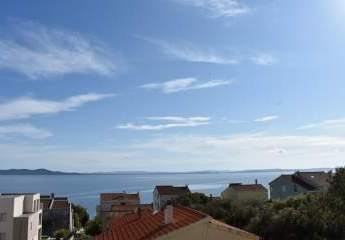 Mehrfamilienhaus mit fünf Appartements mit Meerblick in der Region Zadar