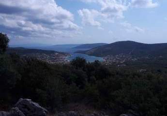 Baugrundstück in ruhiger, grüner Umgebung in der Region um Trogir (Festlandküste)