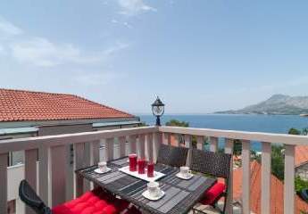 Mediterrane Appartement-Villa in attraktiver Lage bei Omis, Dalmatien