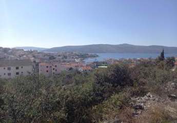 Baugrundstück mit schönem Meerblick, Region Trogir