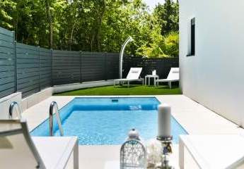 Modernes Appartement auf zwei Etagen mit privatem Swimmingpool