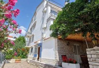 Villa mit mehreren Appartements und Meerblick