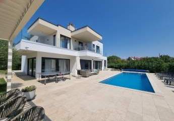 Moderne Villa mit Swimmingpool in ruhiger Lage, Region Porec