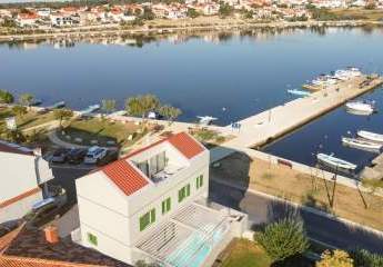 Moderne Villa direkt am Meer