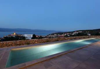 Luxuriöse Villa mit Swimmingpool und Panorama-Meerblick