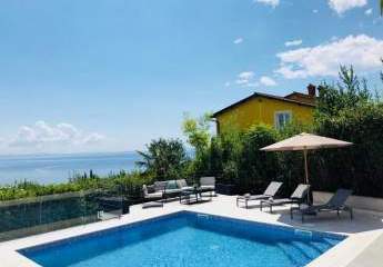 Moderne Villa mit Pool und Panorama-Meerblick