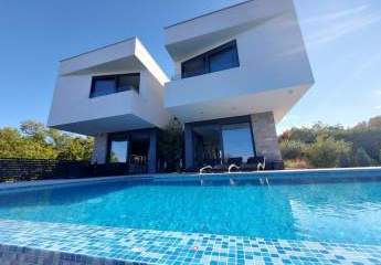 Moderne Luxusvilla mit Pool und Meerblick