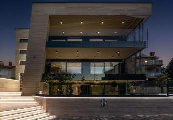 Modernes Luxus-Penthouse mit Pool und Meerblick
