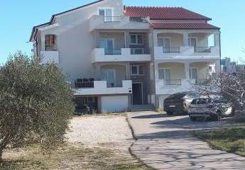 Mehrfamilienhaus in Novalja, Insel Pag mit Meerblick