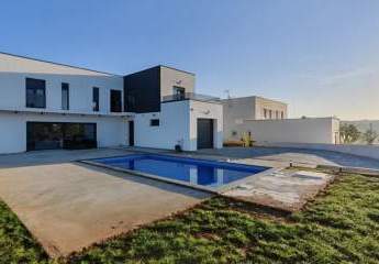 Moderne Luxusvilla mit Swimmingpool