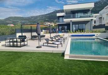 Moderne Villa mit Infinity-Pool und Meerblick