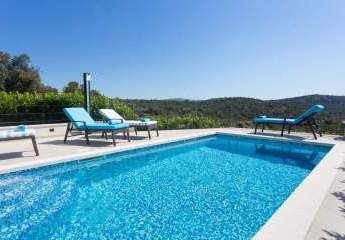 Moderne Villa mit Swimmingpool und Panorama-Meerblick in ruhiger Lage, Region Trogir