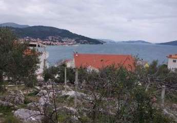 Region Trogir, Split: Haus mit Garten und Privatgrundstück am Meer