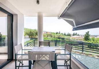 Moderne Erdgeschosswohnung mit Garten und Blick auf das Meer