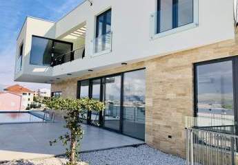 Moderne Villa mit Swimmingpool mit Panorama-Meerblick auf Ciovo, Dalmatien