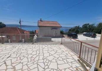 Appartement mit großer Terrasse und Meerblick