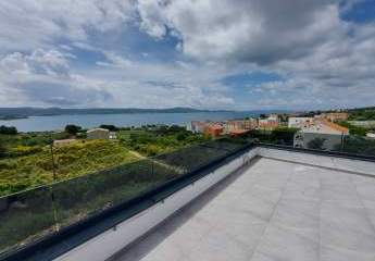 Modernes Penthouse mit tollem Blick auf das Meer