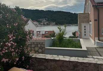 Appartement im Erdgeschoss mit Terrasse und Meerblick