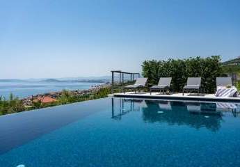 Moderne Villa mit Infinity-Swimmingpool und schönem Meerblick, Region Split