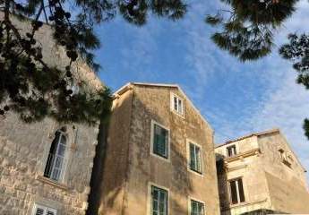 Einmalige Gelegenheit: Stadthaus direkt am Meer im Zentrum des historischen Stadtkerns von Korcula