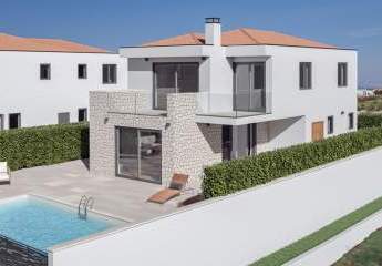 Mediterrane Neubau-Villa mit Swimmingpool und Meerblick