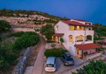 Mehrfamilienhaus mit Panorama Meerblick, Region Vinišće