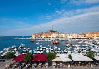 Appartement auf zwei Etagen in der ersten Reihe zum Meer