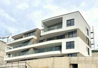 Modernes Appartement im Erdgeschoss mit Panorama-Meerblick und Garten