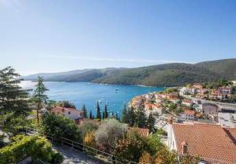 Mehrfamilienhaus mit Meerblick in Rabac, Istrien