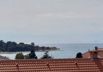 Gepflegtes Mehrfamilienhaus mit Meerblick in Novalja