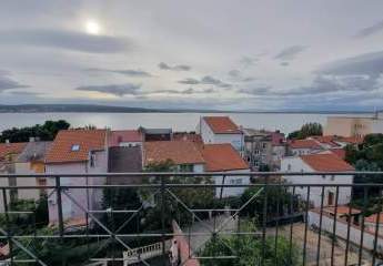 Dachgeschosswohnung mit Meerblick in zentraler Lage