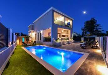 Moderne Villa mit Swimmingpool und Sauna