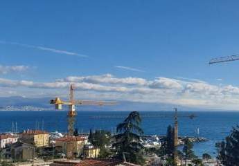 Großzügiges Appartement mit Meerblick in Ičići, Opatija Rivera