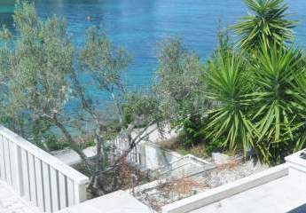 Insel Solta: Villa im mediterranen Stil mit Pool in der 1. Reihe zum Meer