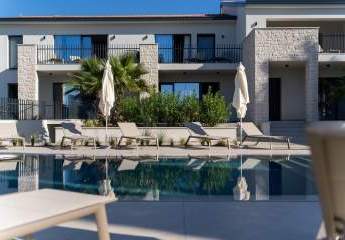 Luxuriöse Maisonettewohnung mit Meerblick und Community-Pool