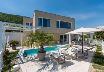 Moderne Villa mit erstklassiger Einrichtung und Swimmingpool in Panorama-Lage, Region Rabac / Labin