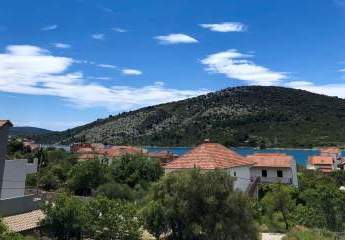 Moderne Villa mit Swimmingpool nahe dem Meer, Region Trogir