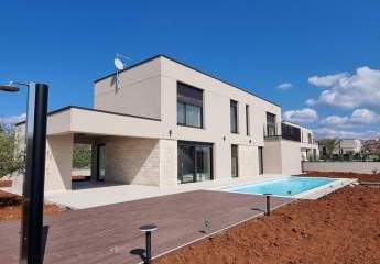 Moderne Villa mit Swimmingpool im Areal, Region Porec