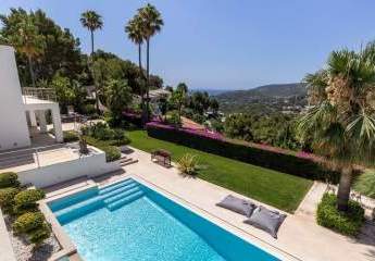 Moderne State-of-the-art Villa mit schönem Meerblick und Swimmingpool