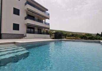 Erdgeschosswohnung mit Pool und Blick auf das Meer