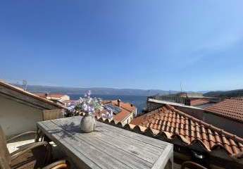 Renoviertes Altstadthaus mit mediterranem Charme, Dachterrasse und Meerblick