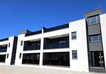 Modernes Appartement mit Dachterrasse und Panorama-Meerblick