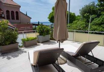 Wohnung mit großer Terrasse nahe dem Meer