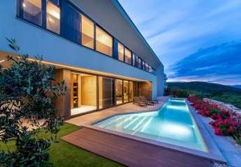 Luxuriöse Villa mit Swimmingpool und Panorama-Meerblick