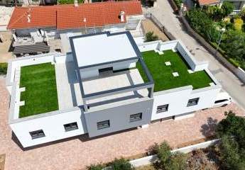 Moderne Maisonettewohnungen nahe dem Meer
