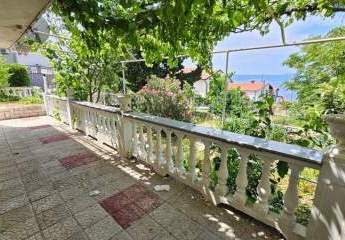 Erdgeschosswohnung mit großer Terrasse nahe dem Meer