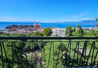 Wohnung mit Blick auf den Hafen und das Meer