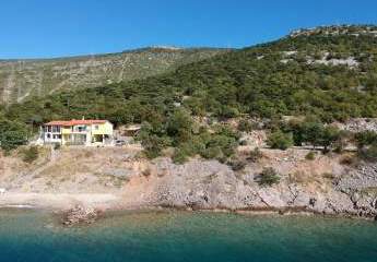 Senj, Kvarner: Haus direkt am Meer mit 4 Wohnungen