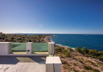Moderne Neubau-Villa in der 2. Reihe zum Meer in Panorama-Lage